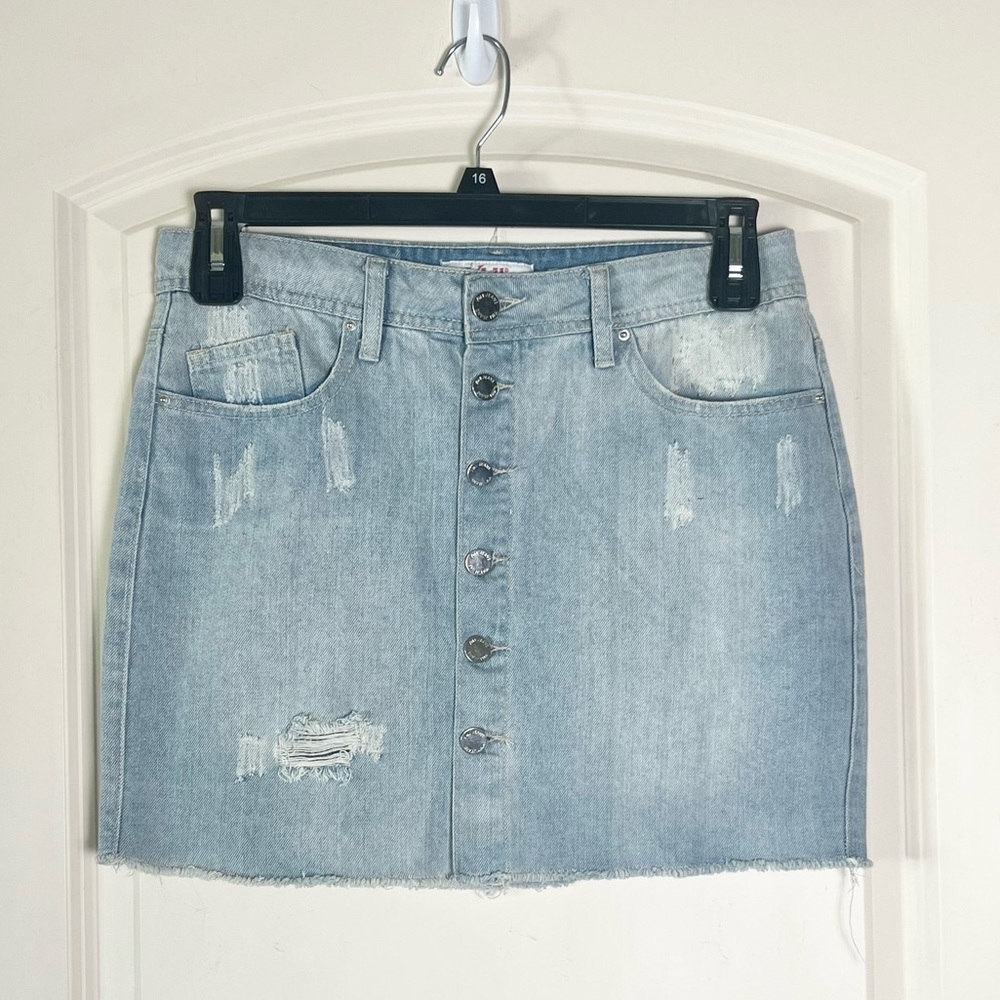 YMI Distressed Denim Mini Skirt Size 7 Light Wash Button Front Frayed Hem